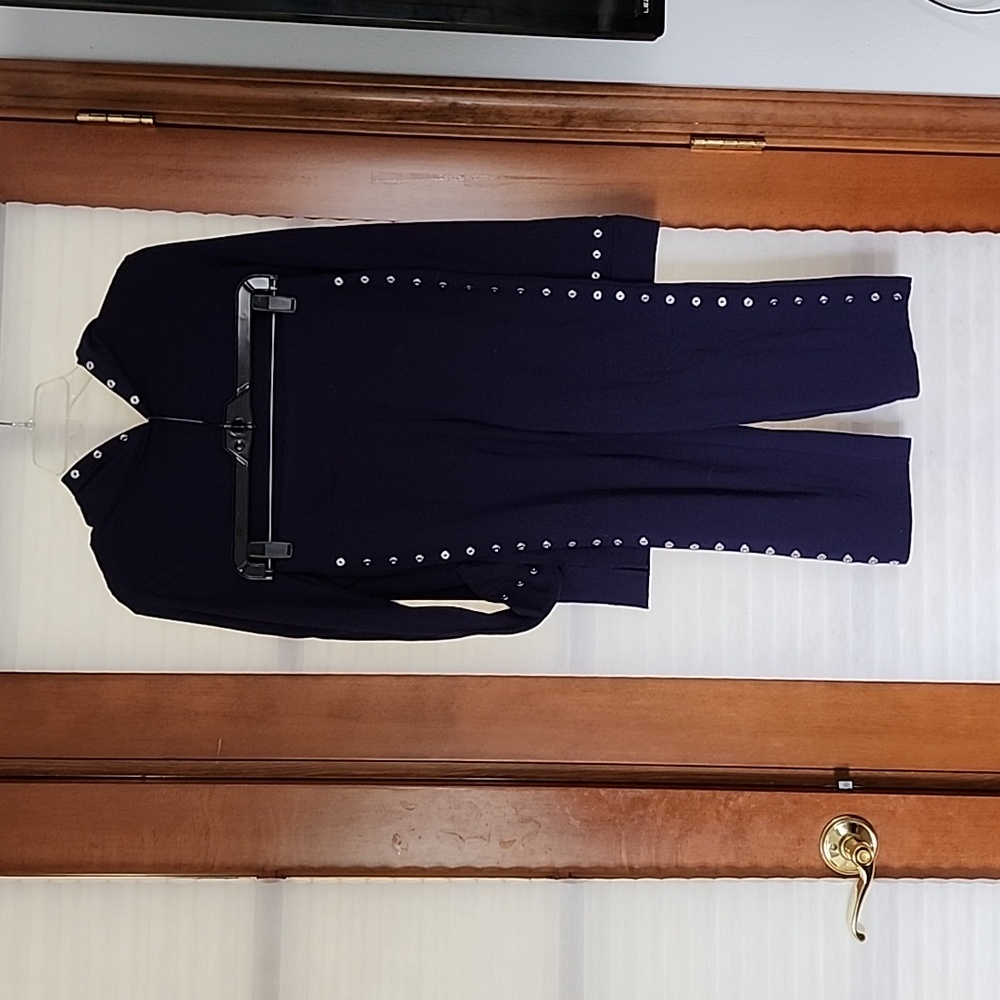 2 piece jersey outfil. Hoodie and carpi. Belle brand size small.
